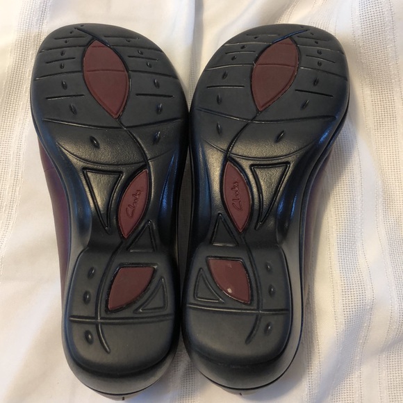 CLARKS Artisan reddish brown slip-on shoes size 7M - Picture 10 of 10